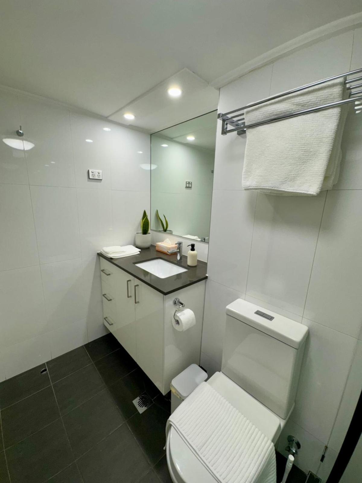 Apartment Stylish With Amazing Views And Pool