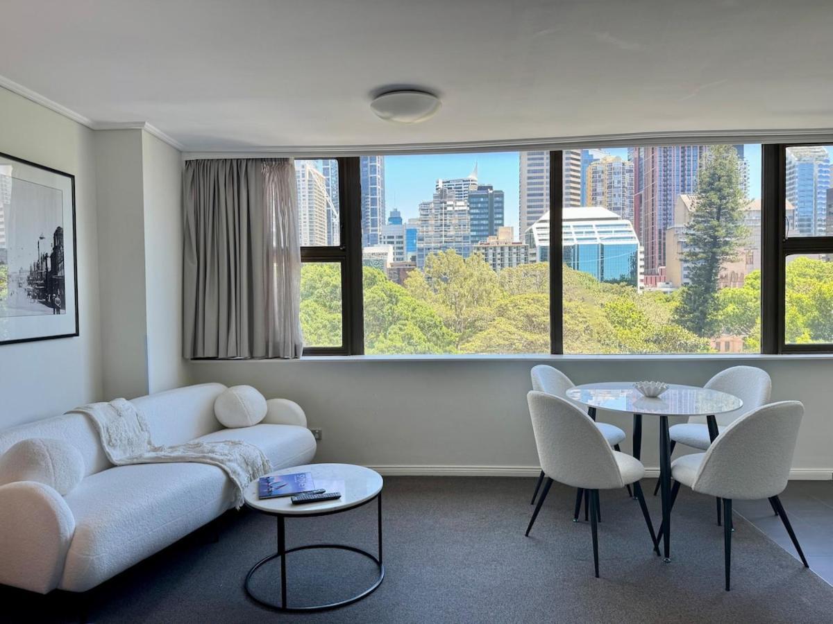Stylish With Amazing Views And Pool Apartment