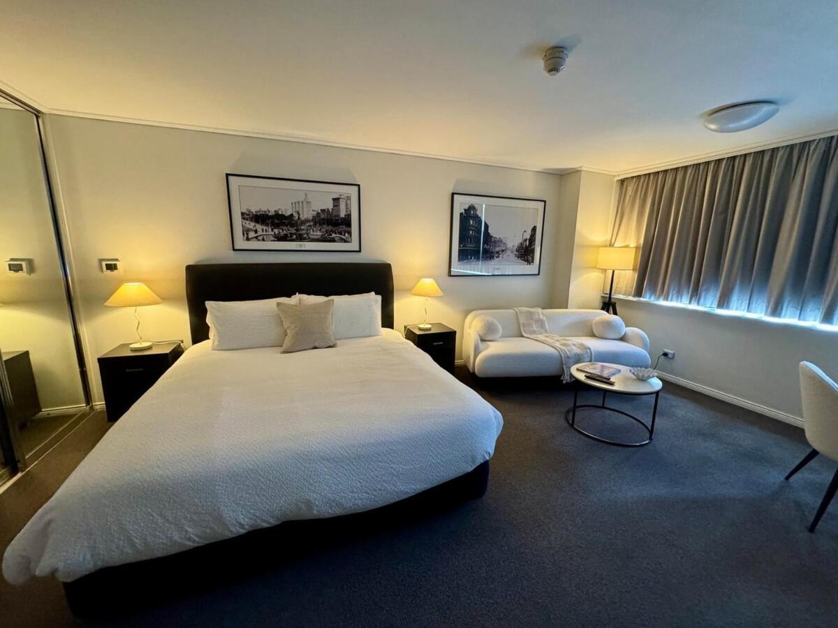 Stylish With Amazing Views And Pool Sydney